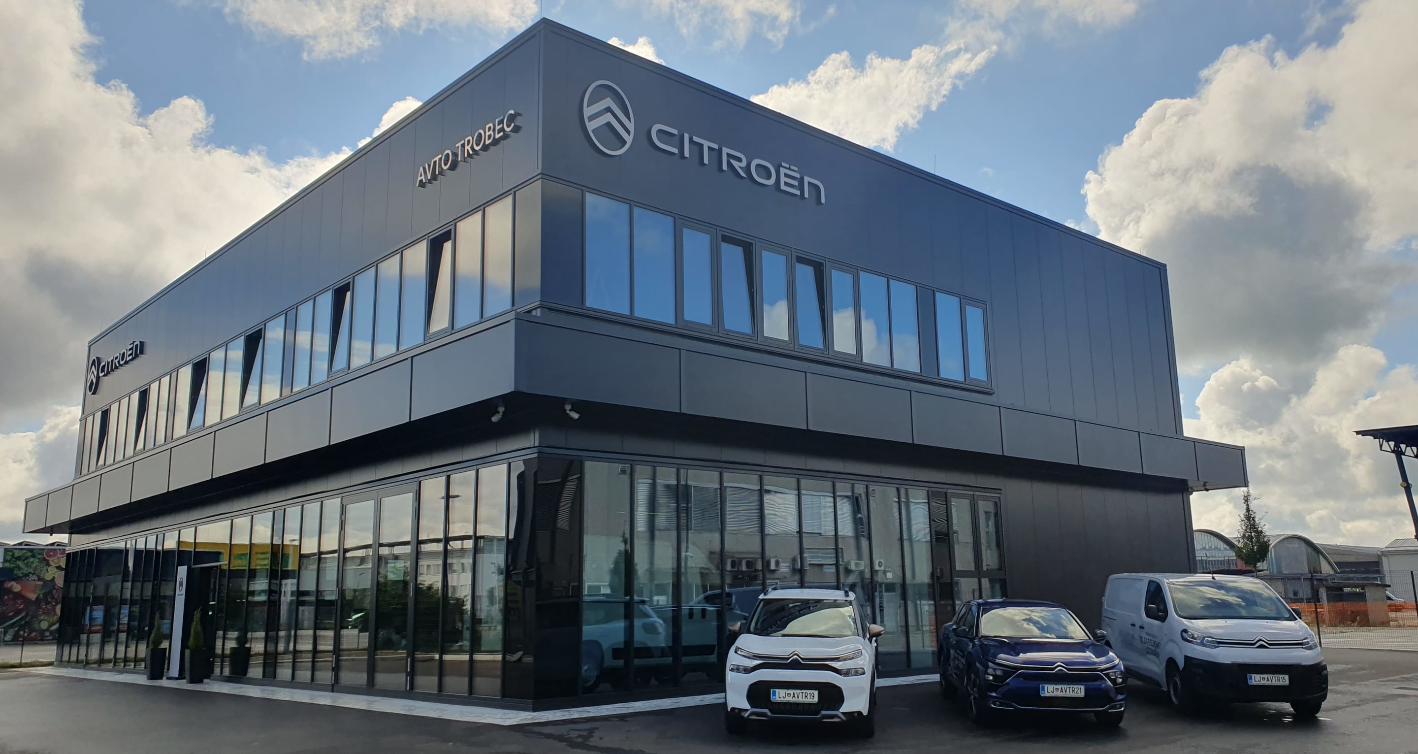 Otvoritev novega salon Avto Trobec v Ljubljani